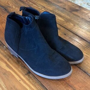 Time and Tru women’s Black ankle Boots size 7.5